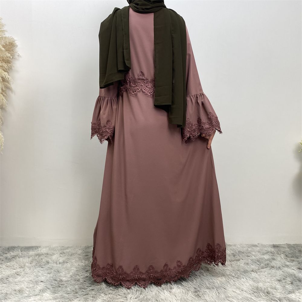 A new style of women's fashion for Muslims in the Middle East, a lace patchwork lace-up dress, and a popular long dress for Islamic women