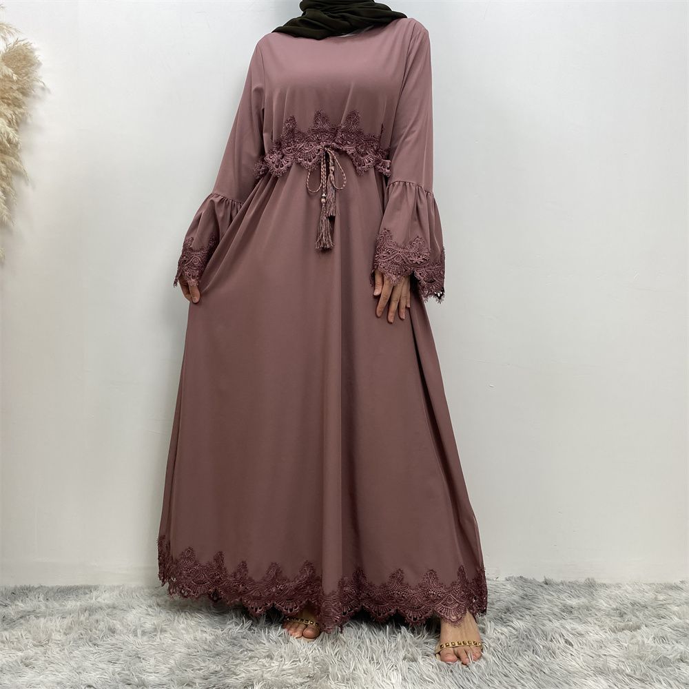 A new style of women's fashion for Muslims in the Middle East, a lace patchwork lace-up dress, and a popular long dress for Islamic women