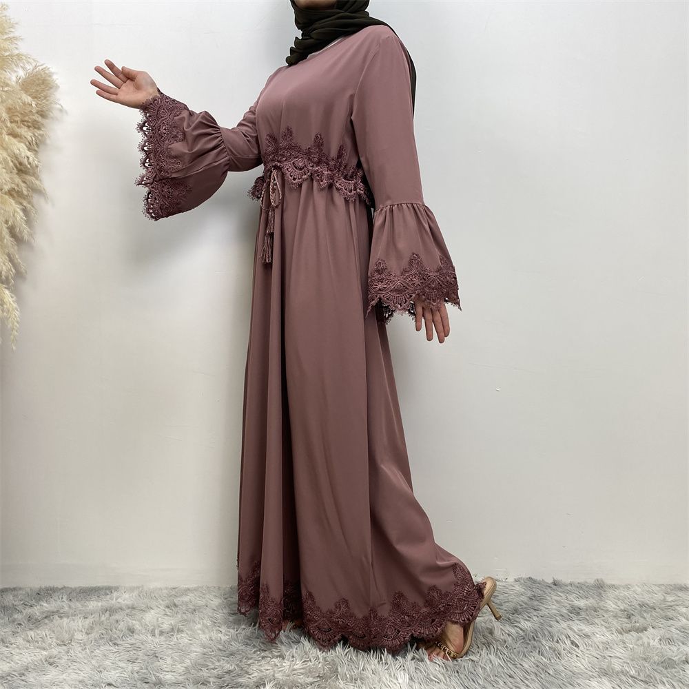 A new style of women's fashion for Muslims in the Middle East, a lace patchwork lace-up dress, and a popular long dress for Islamic women