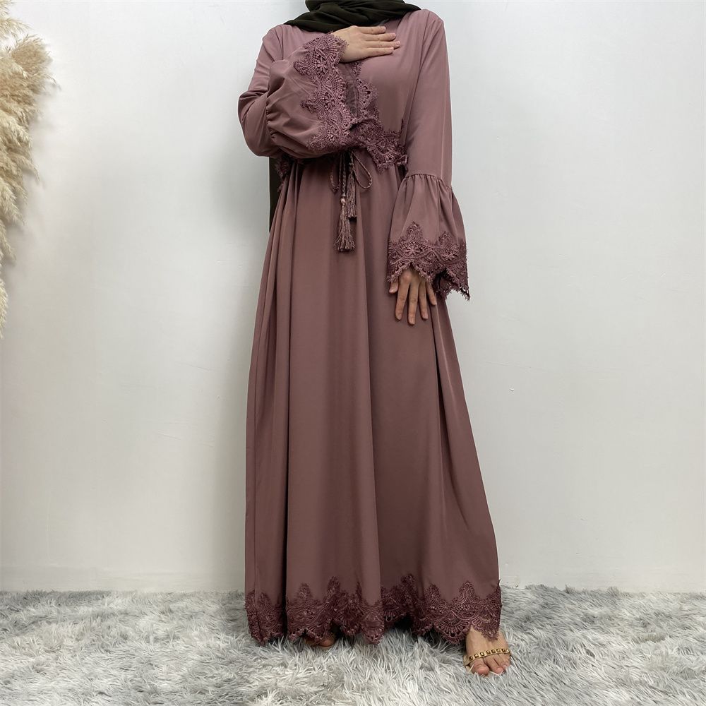 A new style of women's fashion for Muslims in the Middle East, a lace patchwork lace-up dress, and a popular long dress for Islamic women