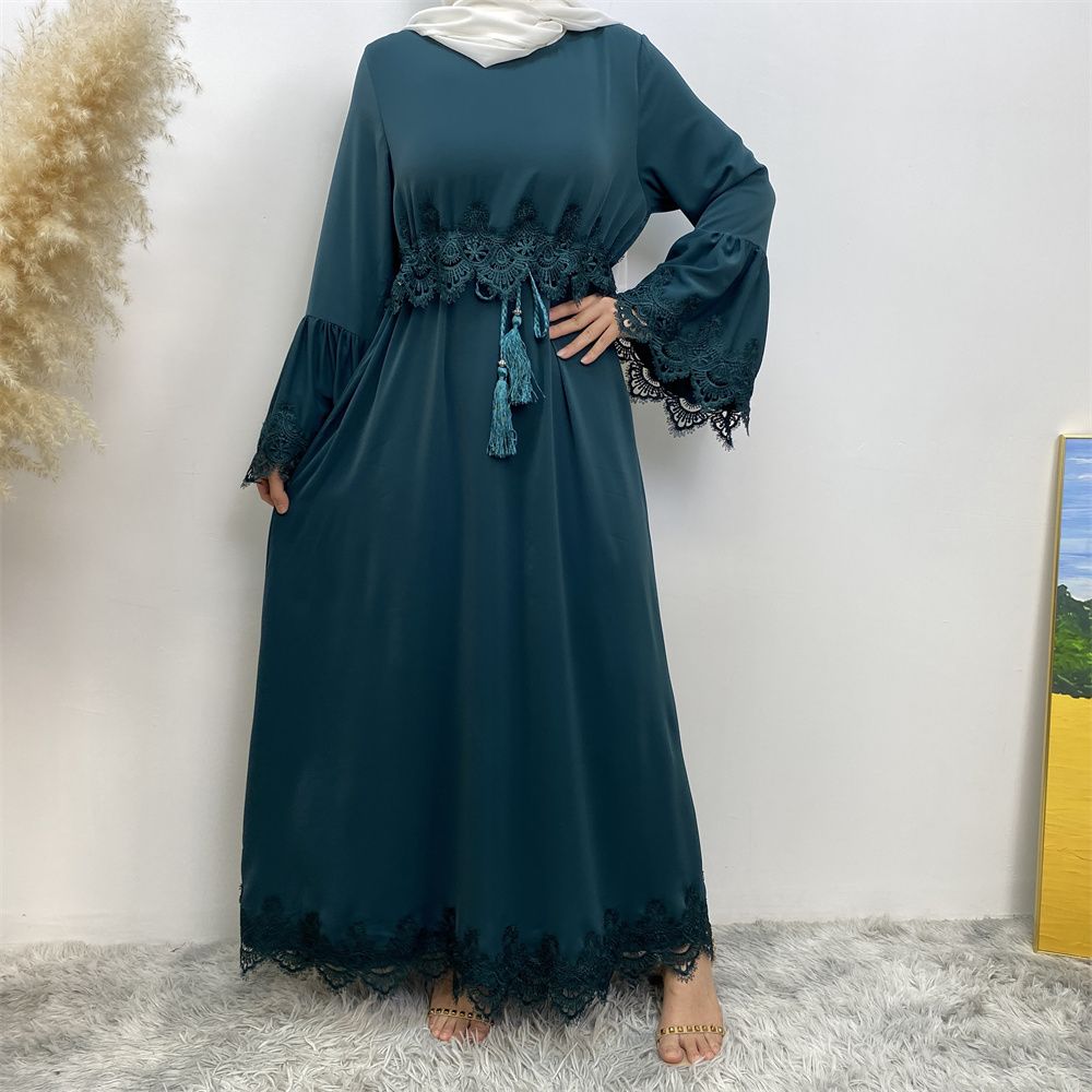 A new style of women's fashion for Muslims in the Middle East, a lace patchwork lace-up dress, and a popular long dress for Islamic women
