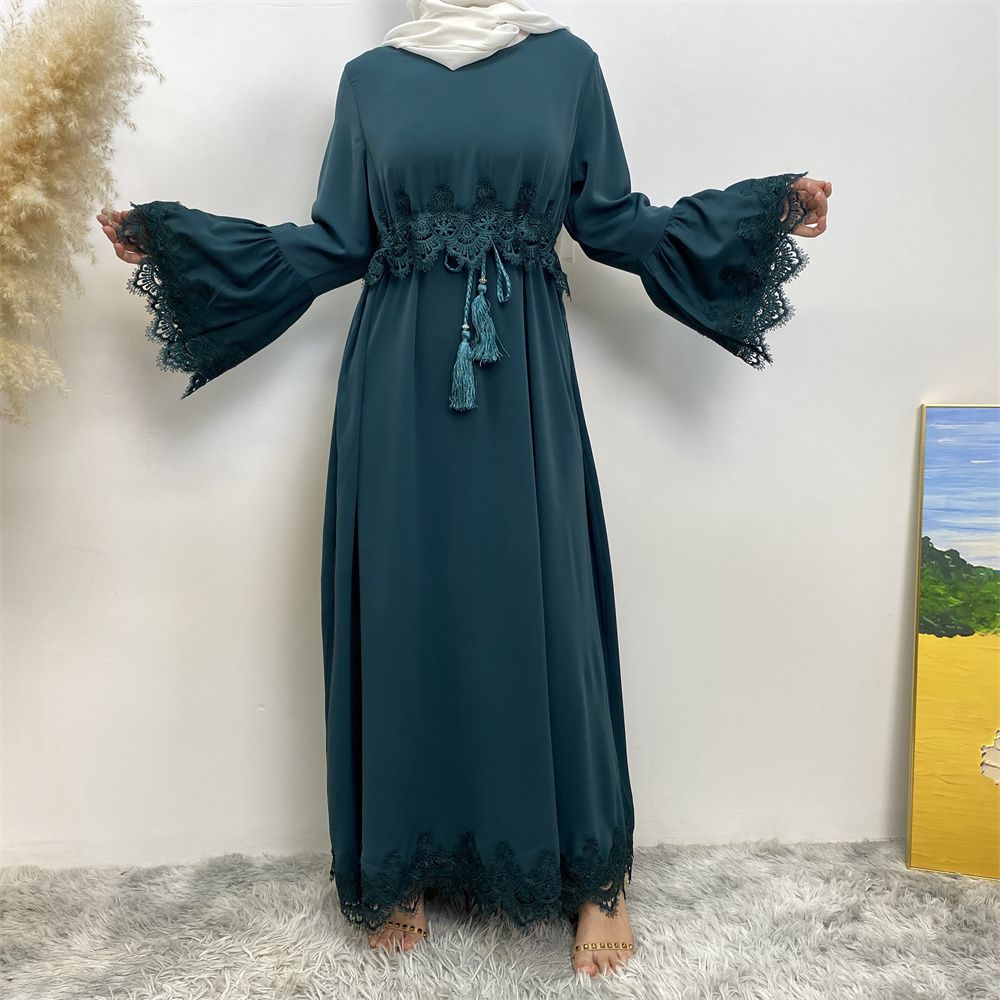 A new style of women's fashion for Muslims in the Middle East, a lace patchwork lace-up dress, and a popular long dress for Islamic women