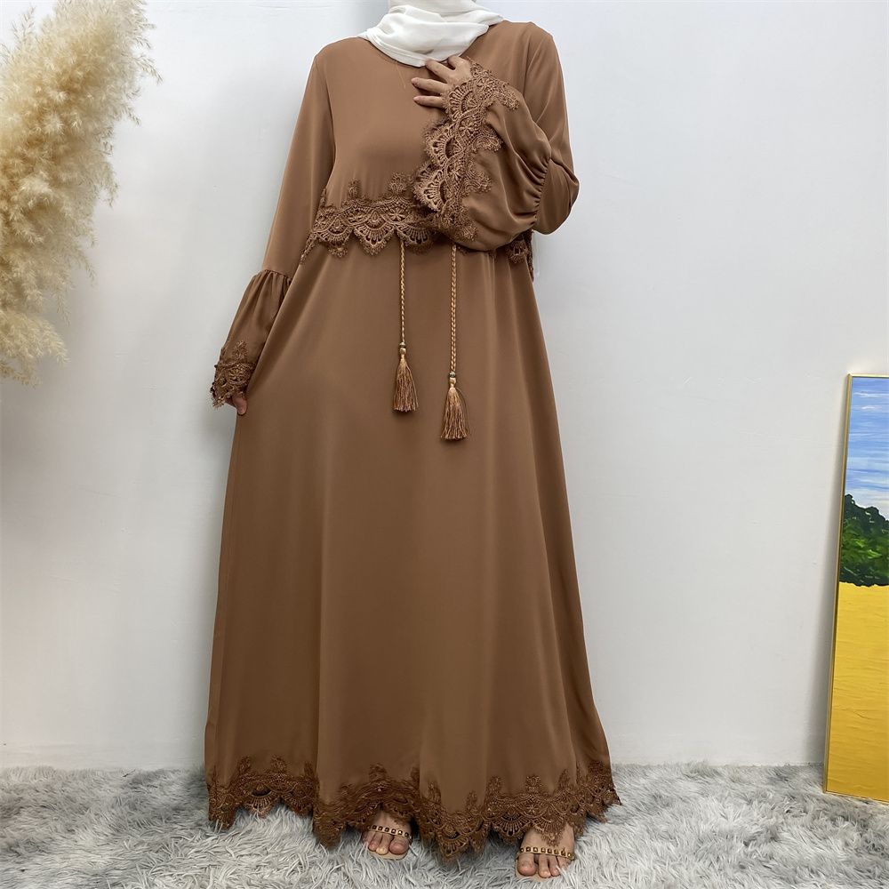 A new style of women's fashion for Muslims in the Middle East, a lace patchwork lace-up dress, and a popular long dress for Islamic women