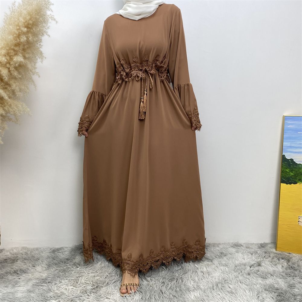 A new style of women's fashion for Muslims in the Middle East, a lace patchwork lace-up dress, and a popular long dress for Islamic women