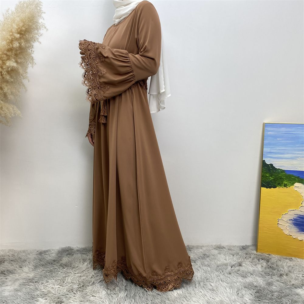 A new style of women's fashion for Muslims in the Middle East, a lace patchwork lace-up dress, and a popular long dress for Islamic women