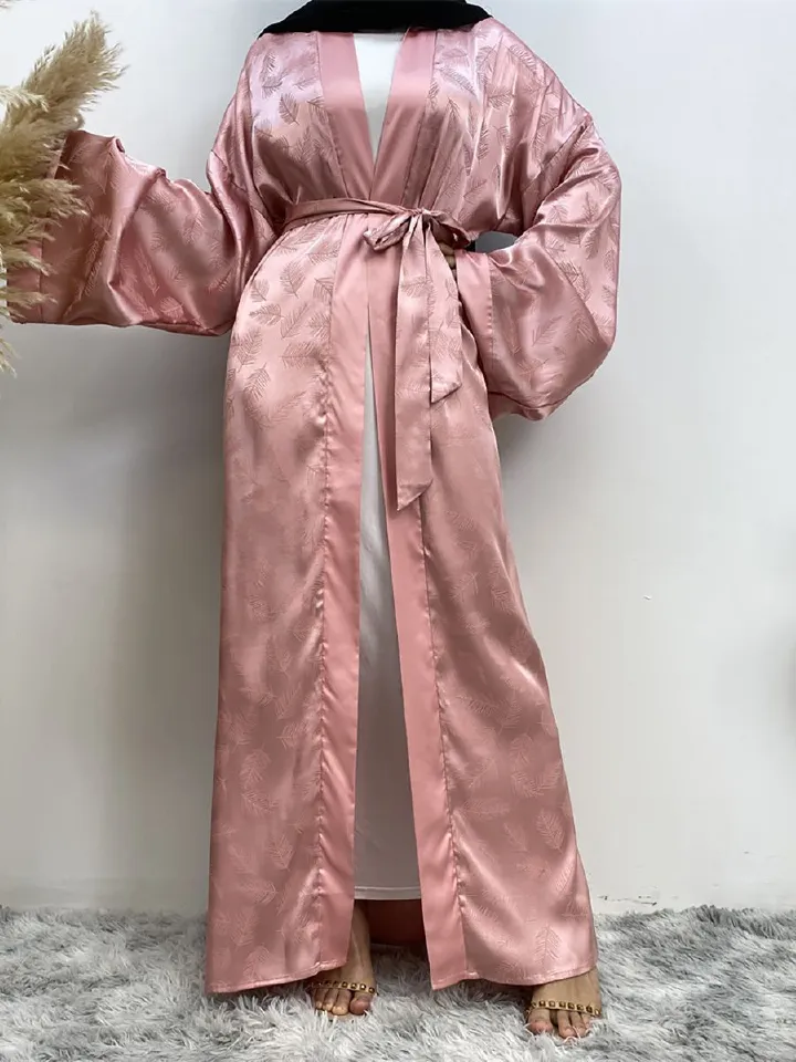 In the Middle East, Dubai, Turkey and Arab countries are selling fashionable printed satin cardigans, long gowns and loose-sleeved Muslim dresses