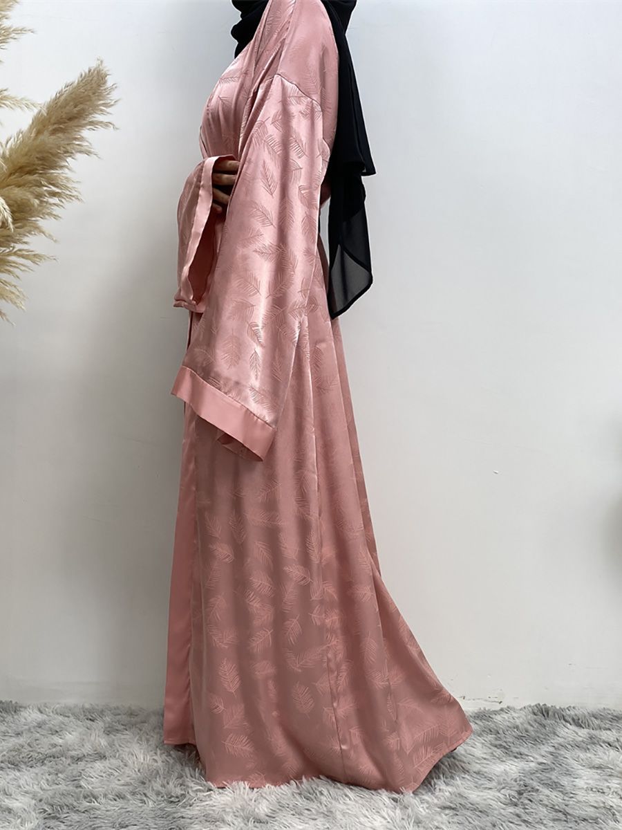 In the Middle East, Dubai, Turkey and Arab countries are selling fashionable printed satin cardigans, long gowns and loose-sleeved Muslim dresses