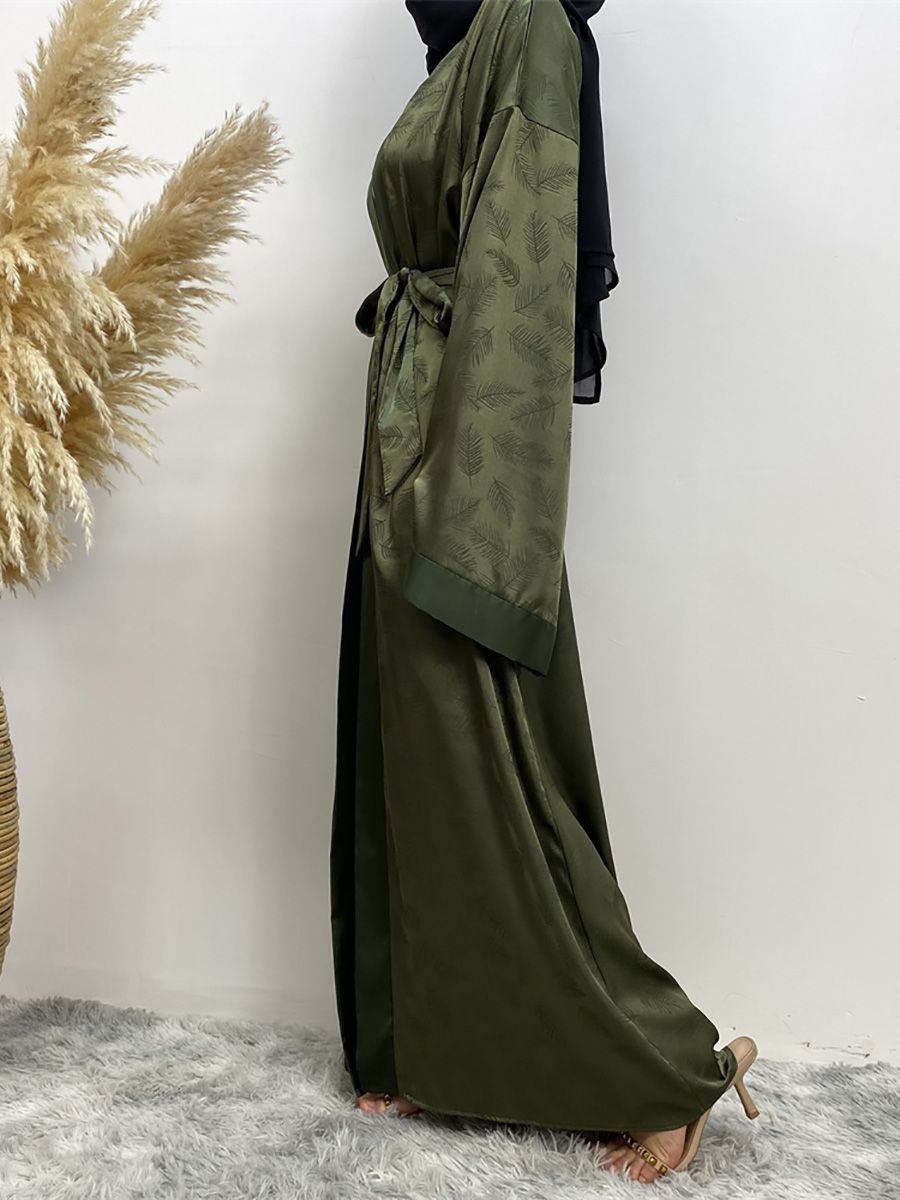 In the Middle East, Dubai, Turkey and Arab countries are selling fashionable printed satin cardigans, long gowns and loose-sleeved Muslim dresses