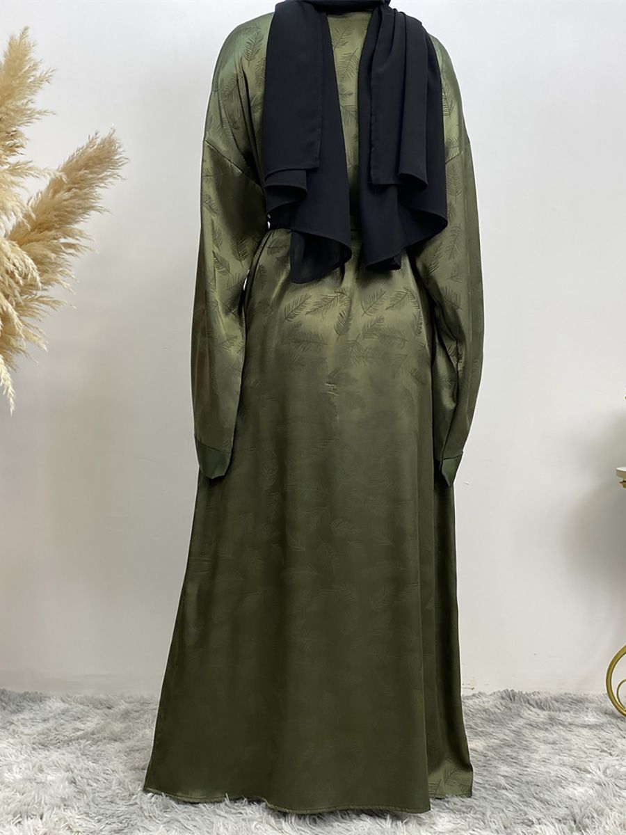 In the Middle East, Dubai, Turkey and Arab countries are selling fashionable printed satin cardigans, long gowns and loose-sleeved Muslim dresses