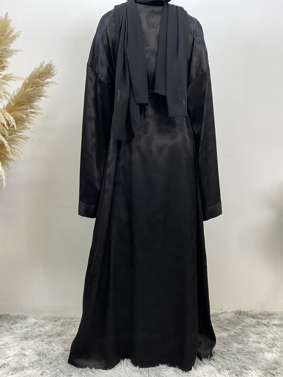 In the Middle East, Dubai, Turkey and Arab countries are selling fashionable printed satin cardigans, long gowns and loose-sleeved Muslim dresses