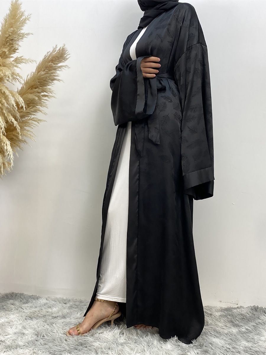 In the Middle East, Dubai, Turkey and Arab countries are selling fashionable printed satin cardigans, long gowns and loose-sleeved Muslim dresses