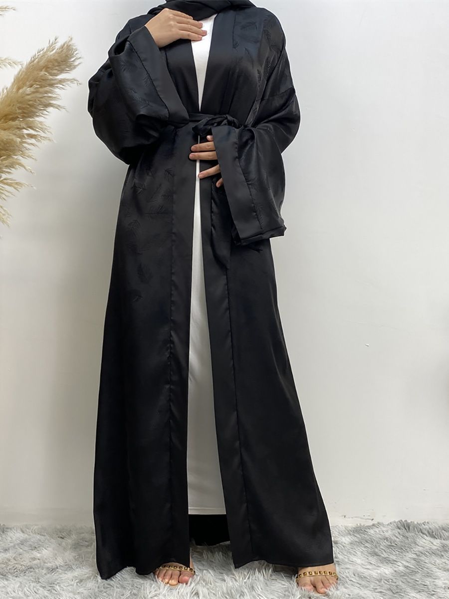 In the Middle East, Dubai, Turkey and Arab countries are selling fashionable printed satin cardigans, long gowns and loose-sleeved Muslim dresses