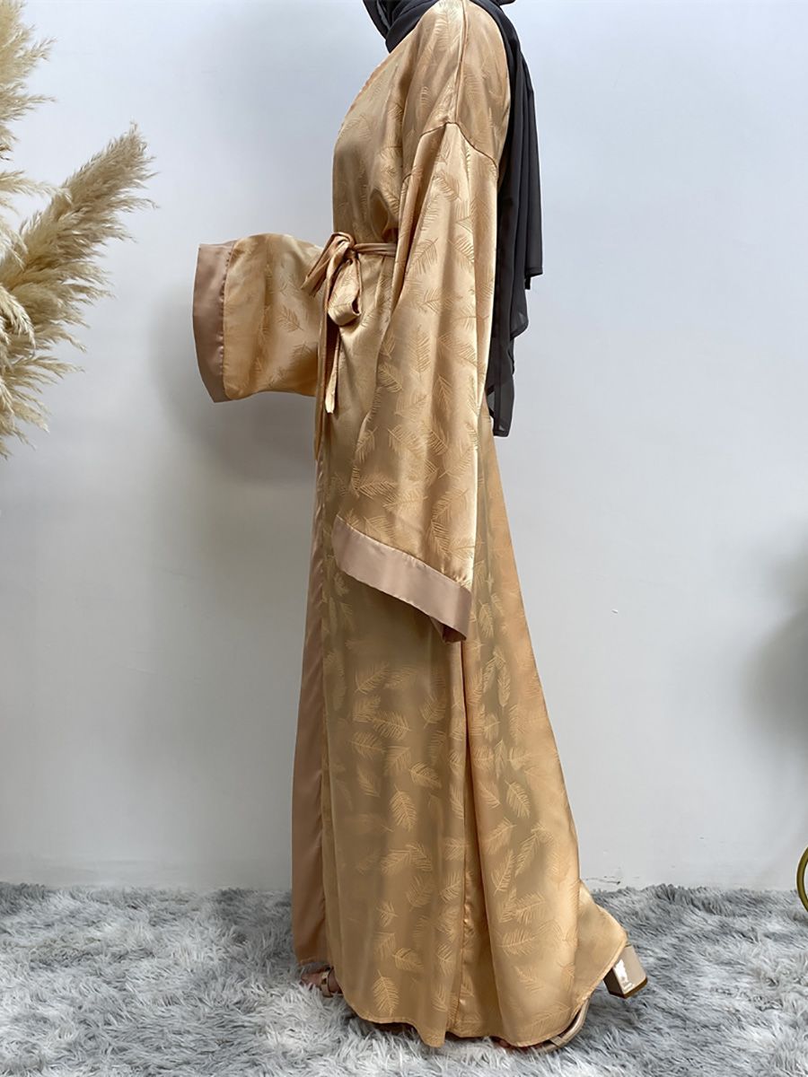 In the Middle East, Dubai, Turkey and Arab countries are selling fashionable printed satin cardigans, long gowns and loose-sleeved Muslim dresses