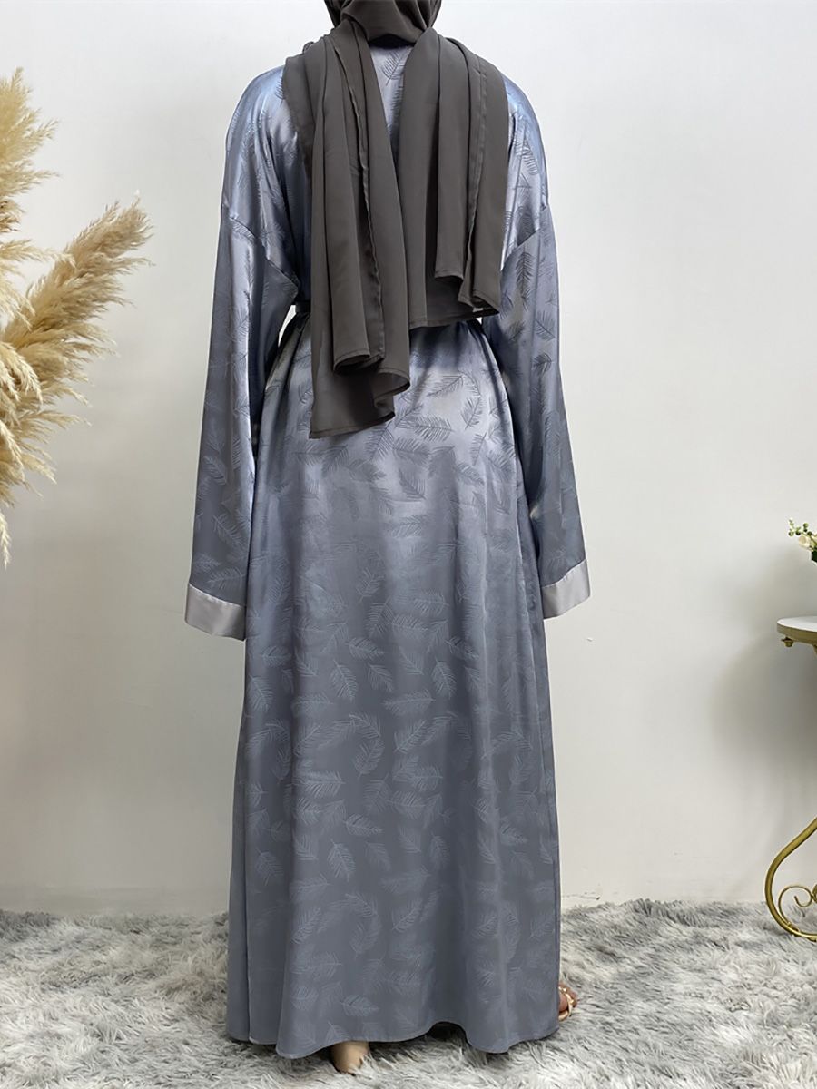 In the Middle East, Dubai, Turkey and Arab countries are selling fashionable printed satin cardigans, long gowns and loose-sleeved Muslim dresses