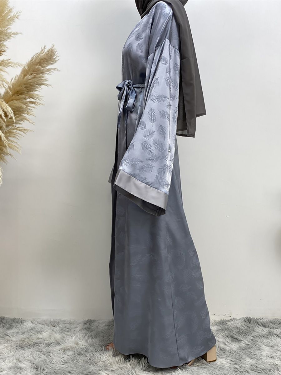 In the Middle East, Dubai, Turkey and Arab countries are selling fashionable printed satin cardigans, long gowns and loose-sleeved Muslim dresses
