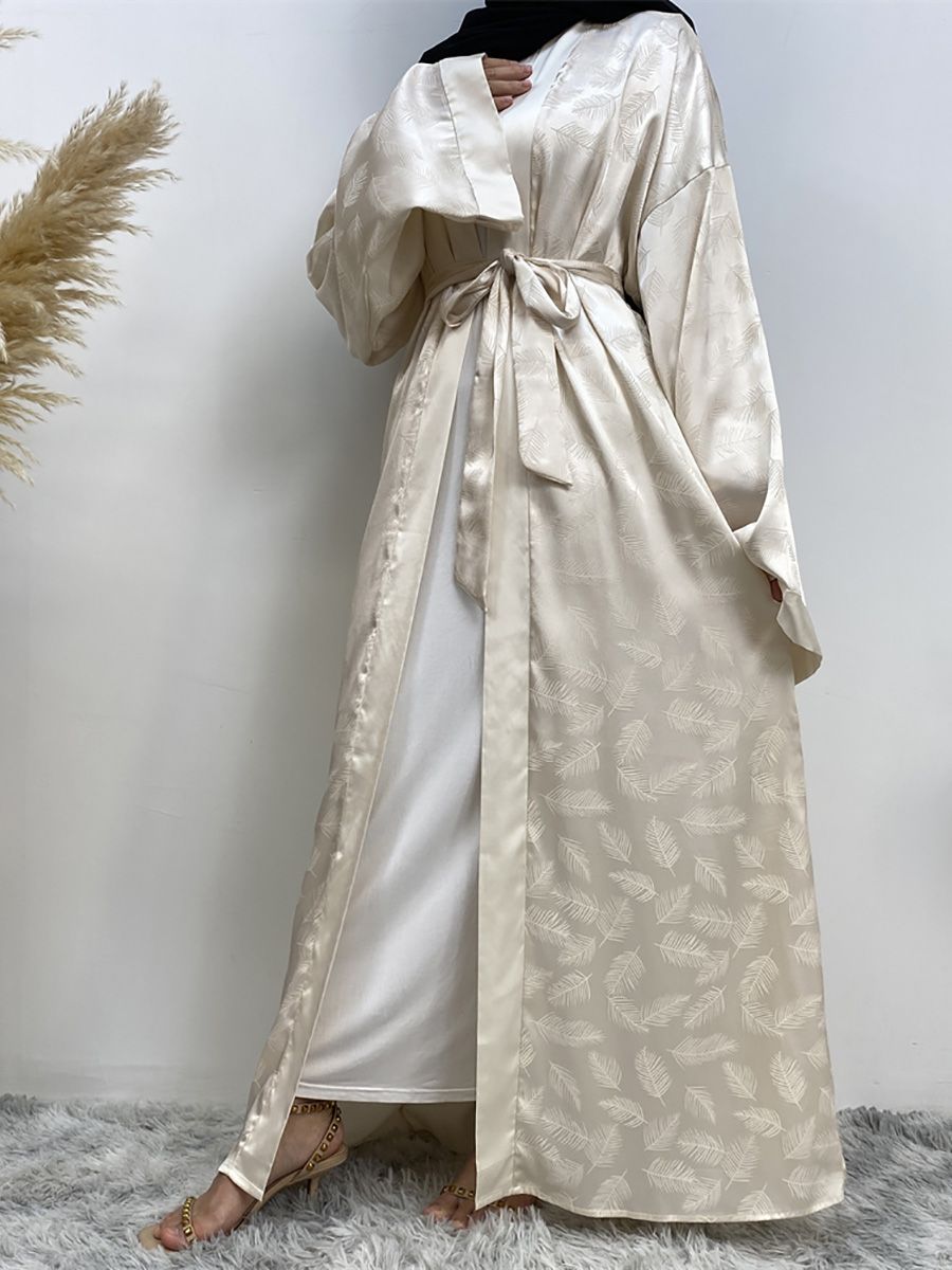 In the Middle East, Dubai, Turkey and Arab countries are selling fashionable printed satin cardigans, long gowns and loose-sleeved Muslim dresses