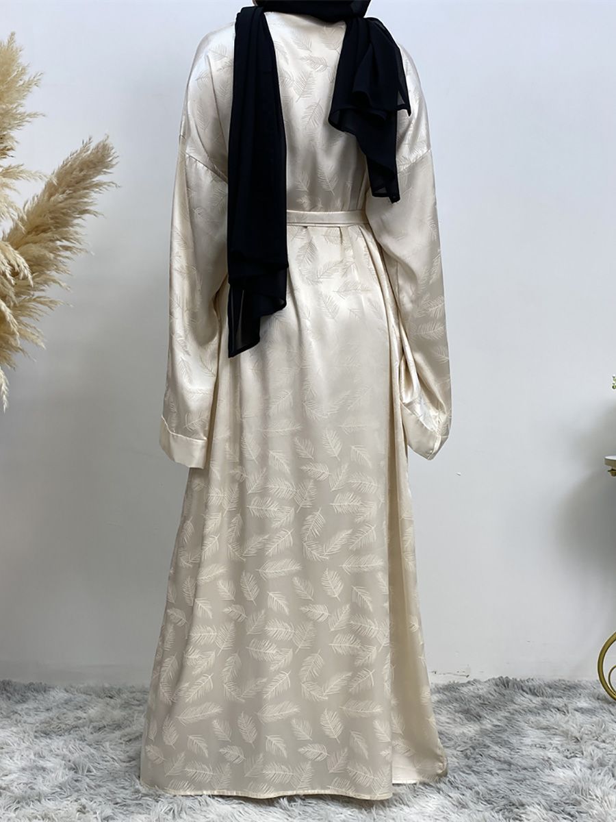 In the Middle East, Dubai, Turkey and Arab countries are selling fashionable printed satin cardigans, long gowns and loose-sleeved Muslim dresses