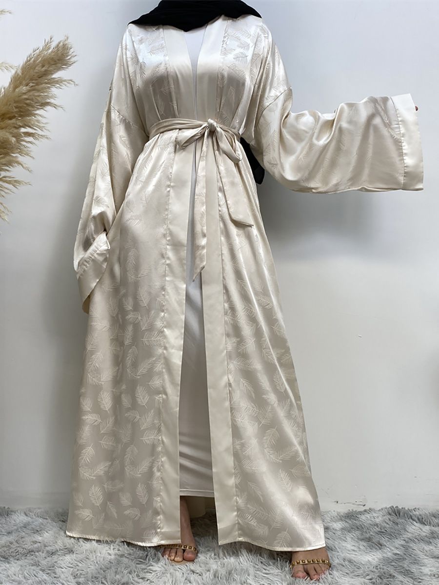 In the Middle East, Dubai, Turkey and Arab countries are selling fashionable printed satin cardigans, long gowns and loose-sleeved Muslim dresses