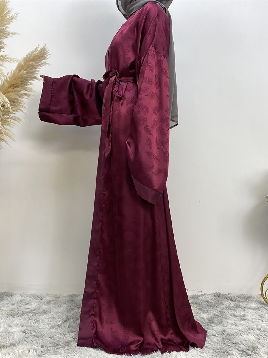 In the Middle East, Dubai, Turkey and Arab countries are selling fashionable printed satin cardigans, long gowns and loose-sleeved Muslim dresses