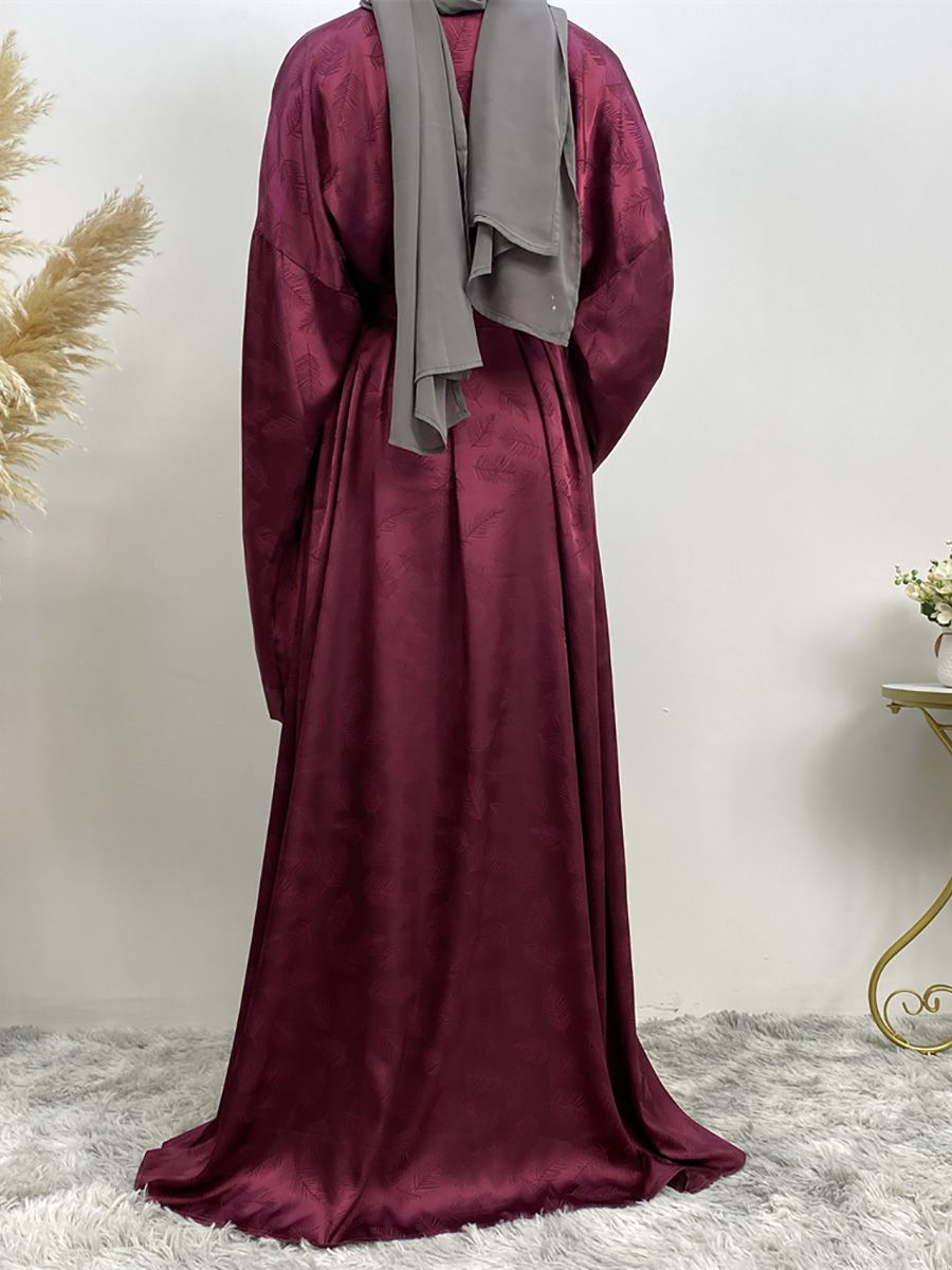 In the Middle East, Dubai, Turkey and Arab countries are selling fashionable printed satin cardigans, long gowns and loose-sleeved Muslim dresses