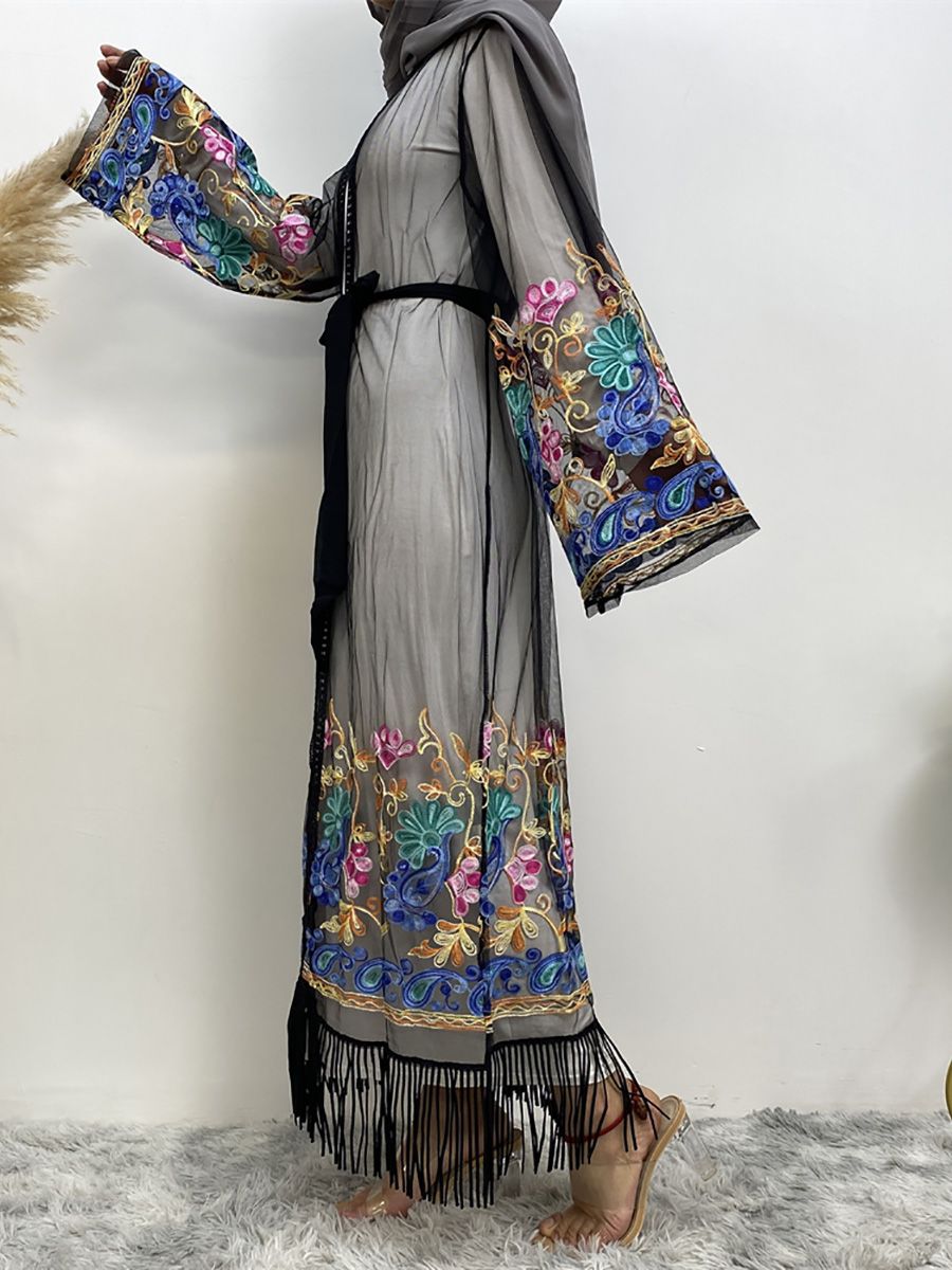 A popular fashion women's dress for Middle Eastern Muslims, Dubai, Africa and Turkey, including a cardigan, embroidered mesh robe and dress