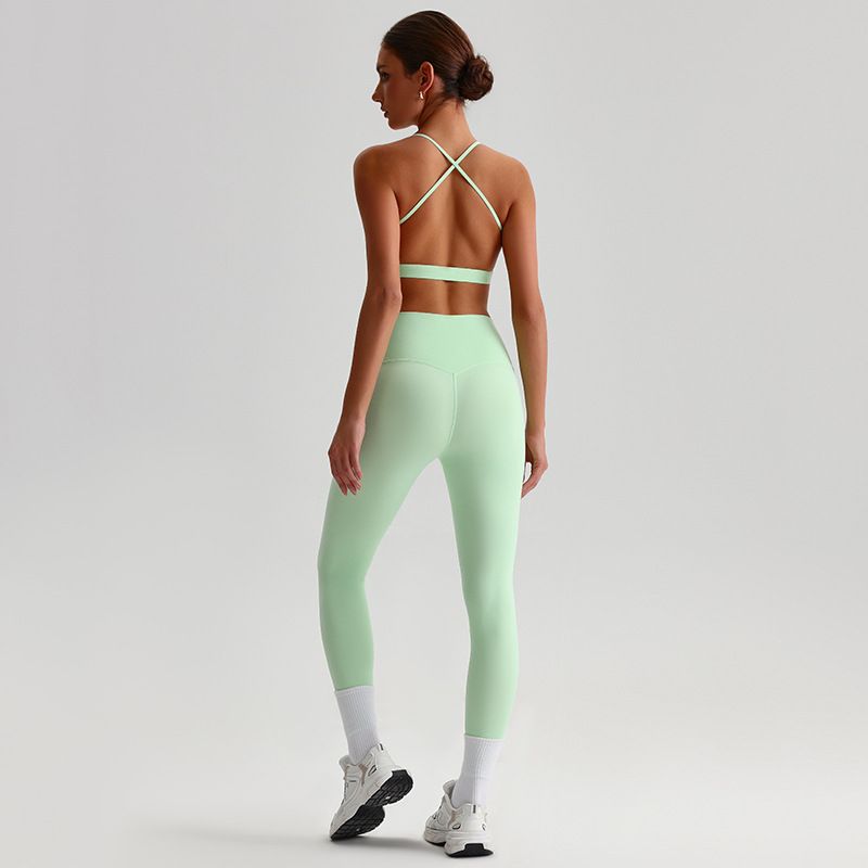 European and American cross-border breathable quick-dry yoga set for women, slimming and back-beautifying fitness wear, running sportswear, tight-fitting set