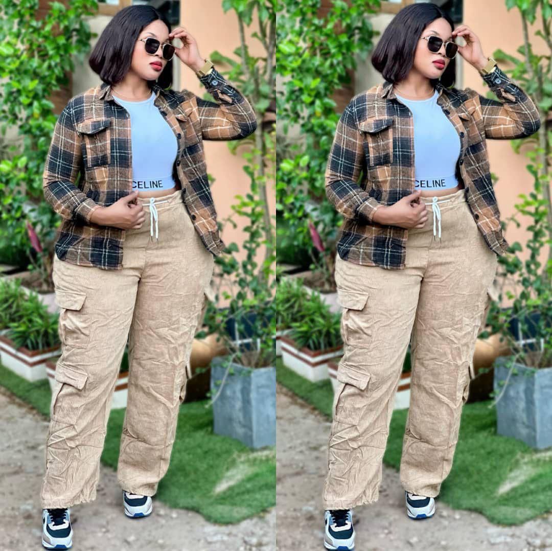 Three piece suit for ladies,comes with a pant, a top and a sweat shirt, This fashionable outfit is amaizing for hangouts and travelling, this makes you look sunning and elegant.