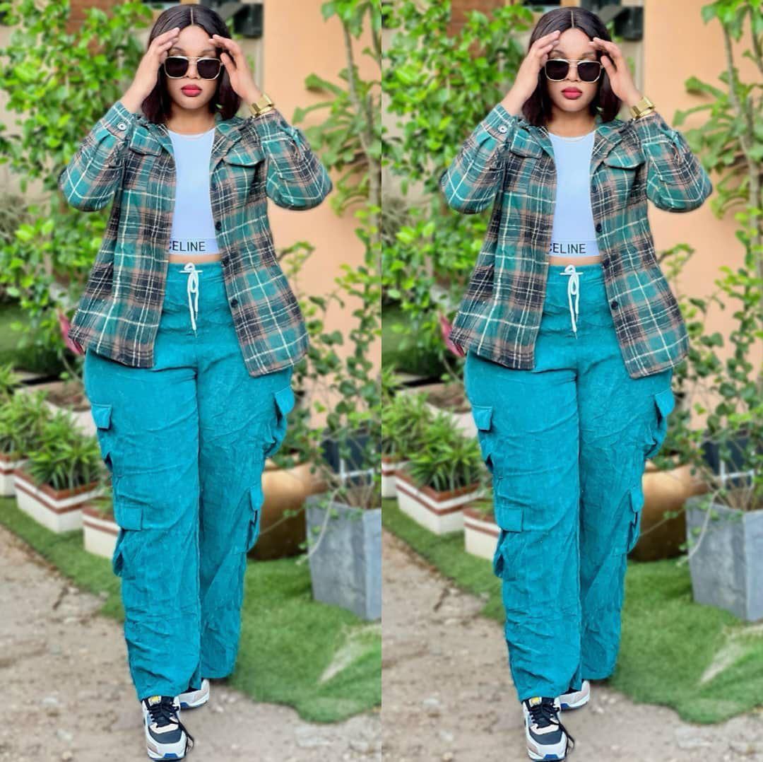 Three piece suit for ladies,comes with a pant, a top and a sweat shirt, This fashionable outfit is amaizing for hangouts and travelling, this makes you look sunning and elegant.