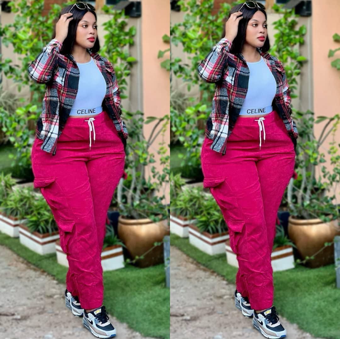 Three piece suit for ladies,comes with a pant, a top and a sweat shirt, This fashionable outfit is amaizing for hangouts and travelling, this makes you look sunning and elegant.