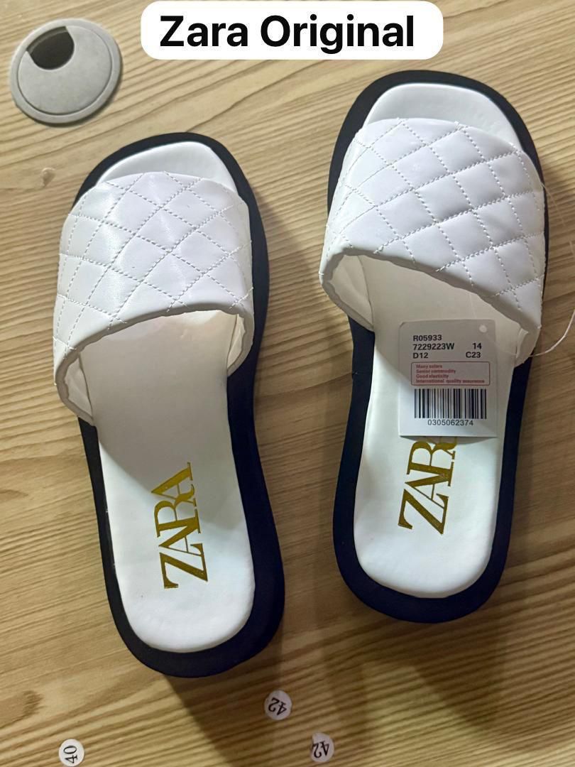 ZARA Women’s Luxe Quilted Faux Leather Slide Sandals with Cushioned Footbed and Contrast Sole – White & Black Open-Toe Slip-Ons