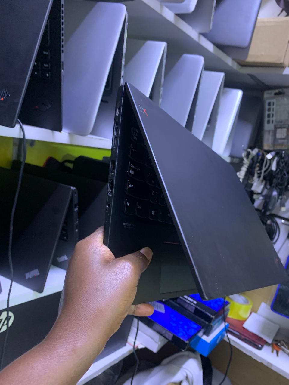 GRADE A EX UK X1 CARBON LENOVO THINKPAD INTEL CORE I5 8TH GENERATION  14 INCH DISPLAY 6MONTH WARANT  SPEED OF 1.8GHz to 2.4GHz [8 CPU]