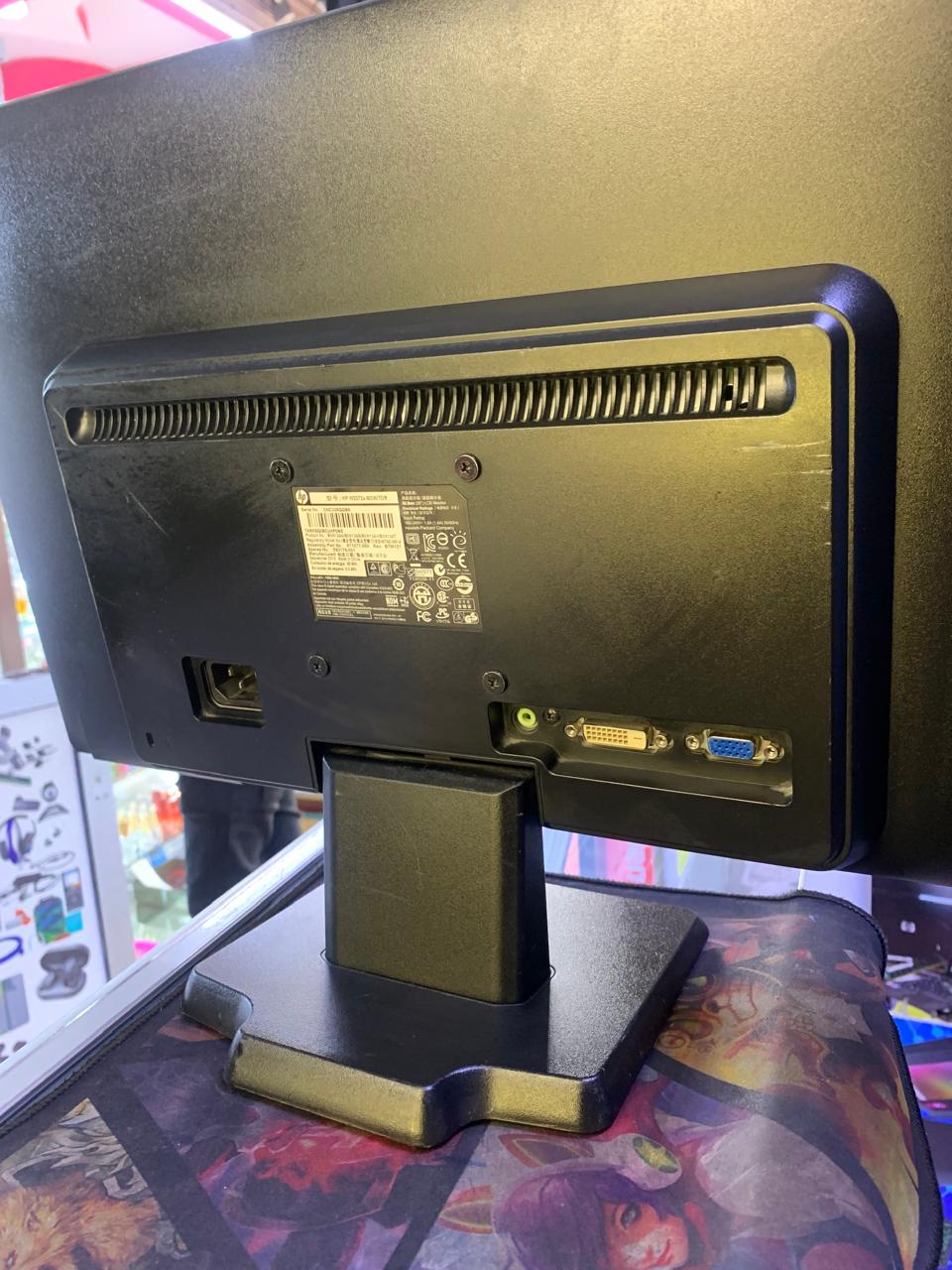 EX UK HP-20 INCH WIDESCREEN LCD-LED TFT MONITOR CRISP& CLEAR DISPLAY FOR WORK AND ENTERTAINMENT ALL BLACK