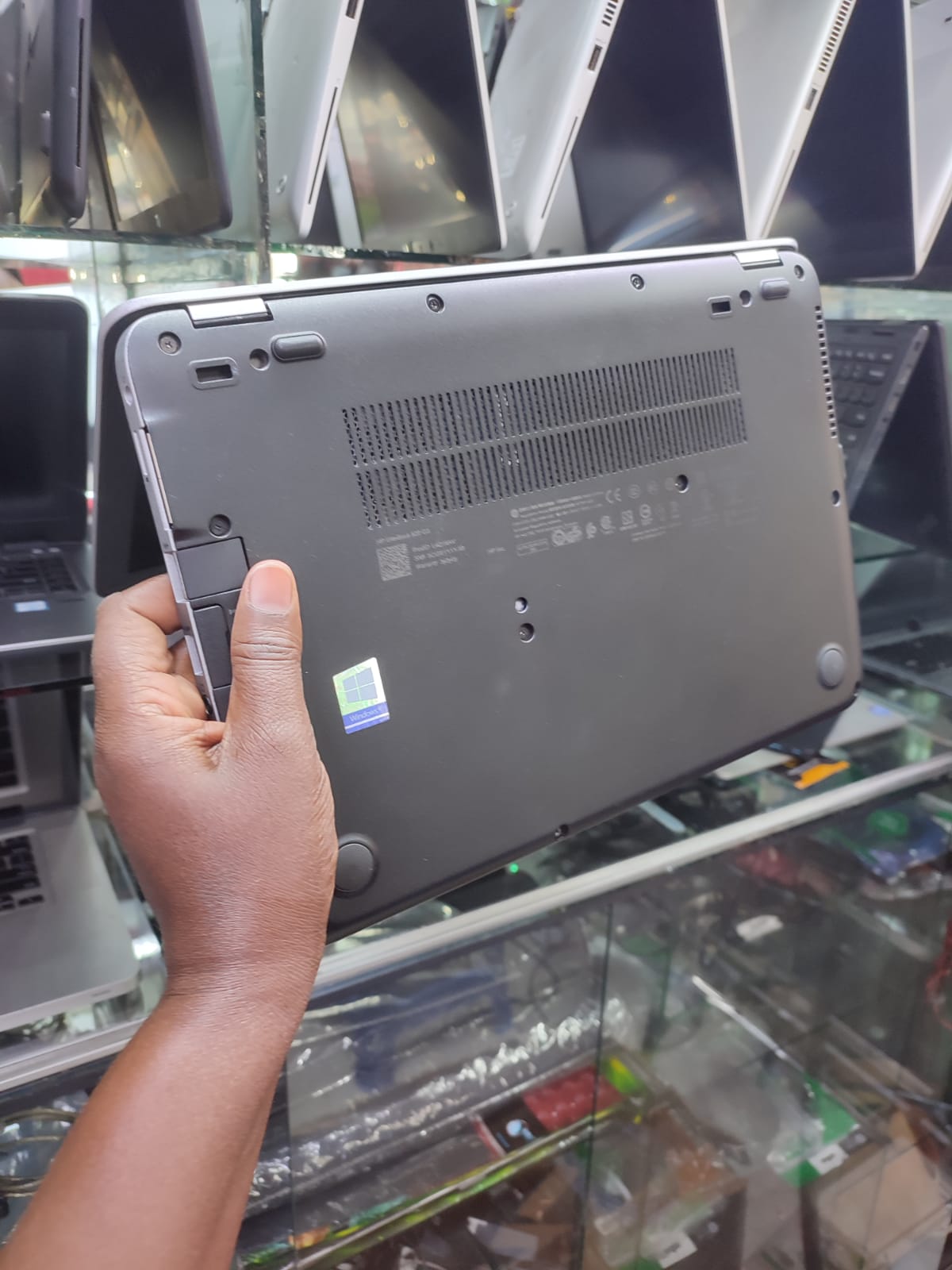 CLEAN HP GRADE A  ELITEBOOK 820 G3 INTEL COI5 6TH GENERATION 8GBRAM 256SSD SPEED OF 2.6GHz WITH 6MONTH WARANT