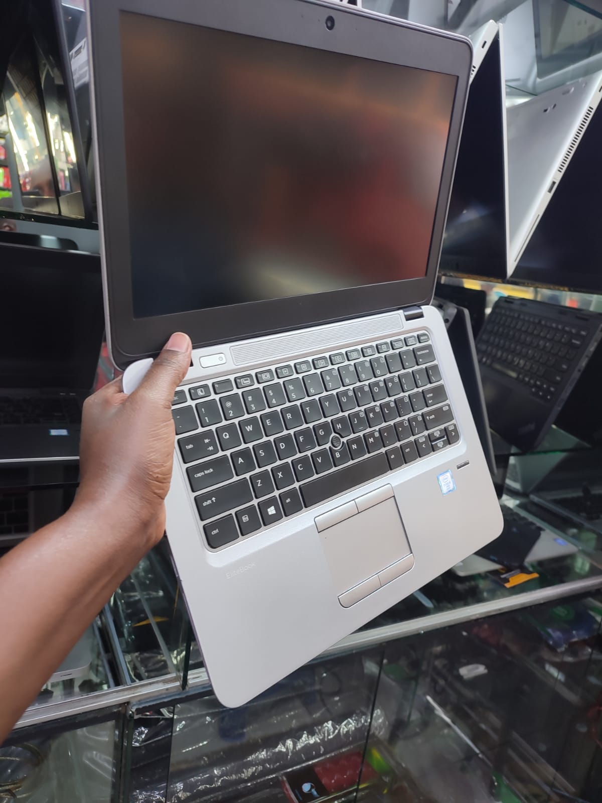 CLEAN HP GRADE A  ELITEBOOK 820 G3 INTEL COI5 6TH GENERATION 8GBRAM 256SSD SPEED OF 2.6GHz WITH 6MONTH WARANT