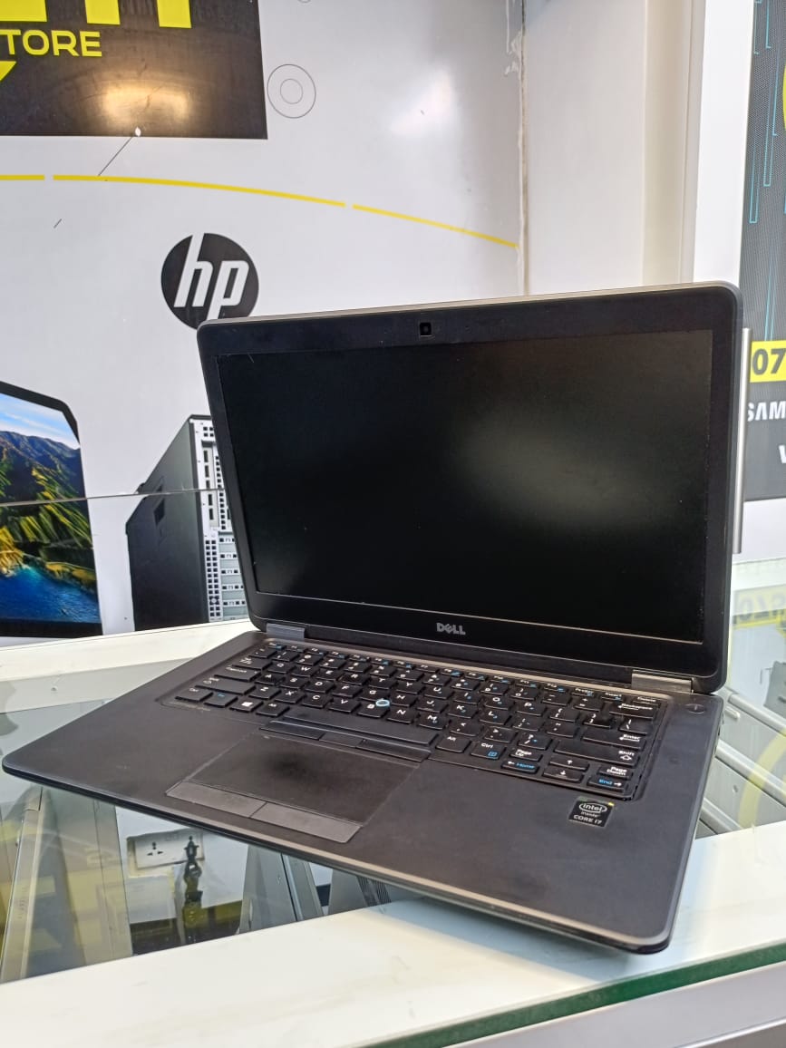 REFUBLISHED DELL LATITUDE 7450  COI7  5TH GENERATION 8GBRAM 256SSD
Powered by an Intel Core i7 5th Generation processor, this laptop is built to handle multitasking, business applications, and daily