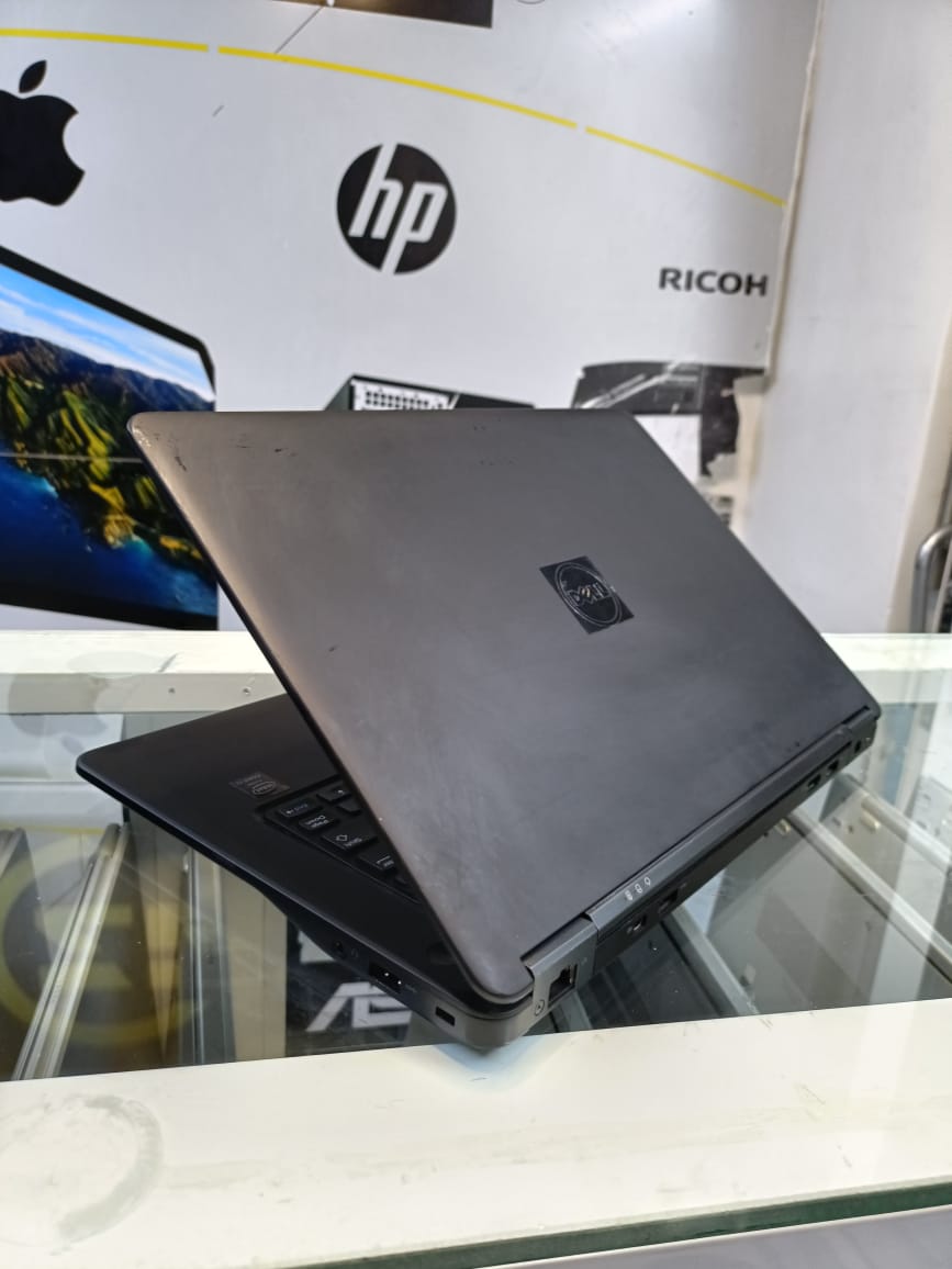 REFUBLISHED DELL LATITUDE 7450  COI7  5TH GENERATION 8GBRAM 256SSD
Powered by an Intel Core i7 5th Generation processor, this laptop is built to handle multitasking, business applications, and daily