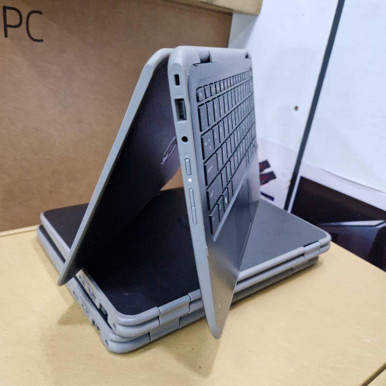 REFUBLISHED HP ProBook x360 11 G4 EE Notebook PC Intel Core i5 8th Gen 8GB RAM 256 GB SSD 11.6 Inch HD Touchscreen DisplAY
Enable students to work on multiple applications, run simulations and edit