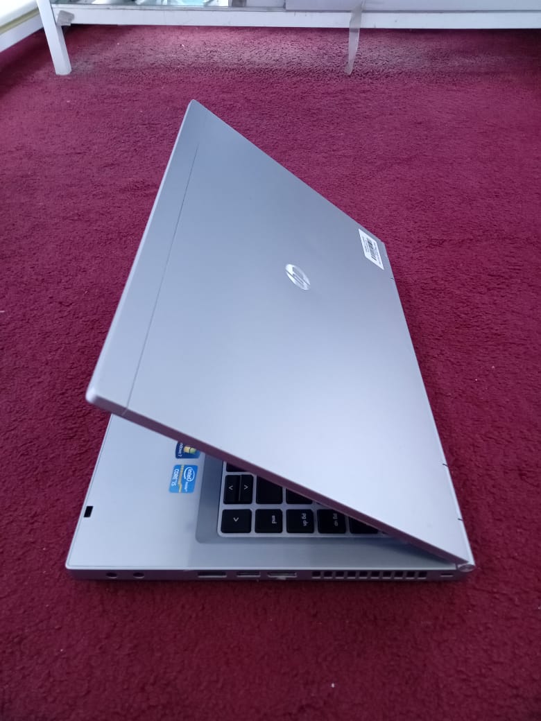 REFURBLISHED HP ELITEBOOK 8470P COI5 4GBRAM 500GBHDD SILVER
laptop is designed for professional use, known for durability, decent performance for office tasks, moderate multitasking, and multimedIA