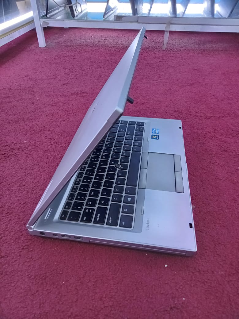 REFURBLISHED HP ELITEBOOK 8470P COI5 4GBRAM 500GBHDD SILVER
laptop is designed for professional use, known for durability, decent performance for office tasks, moderate multitasking, and multimedIA