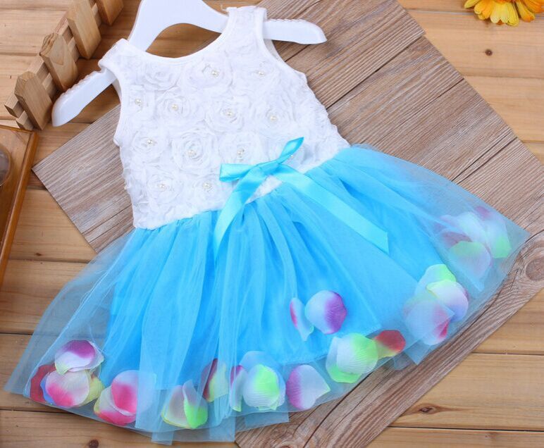 New summer style sleeveless dress for little girls with petal-shaped hem. Girl's children's dress. Girl's tulle dress
