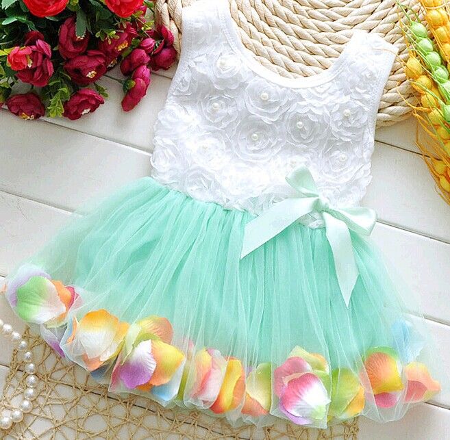 New summer style sleeveless dress for little girls with petal-shaped hem. Girl's children's dress. Girl's tulle dress