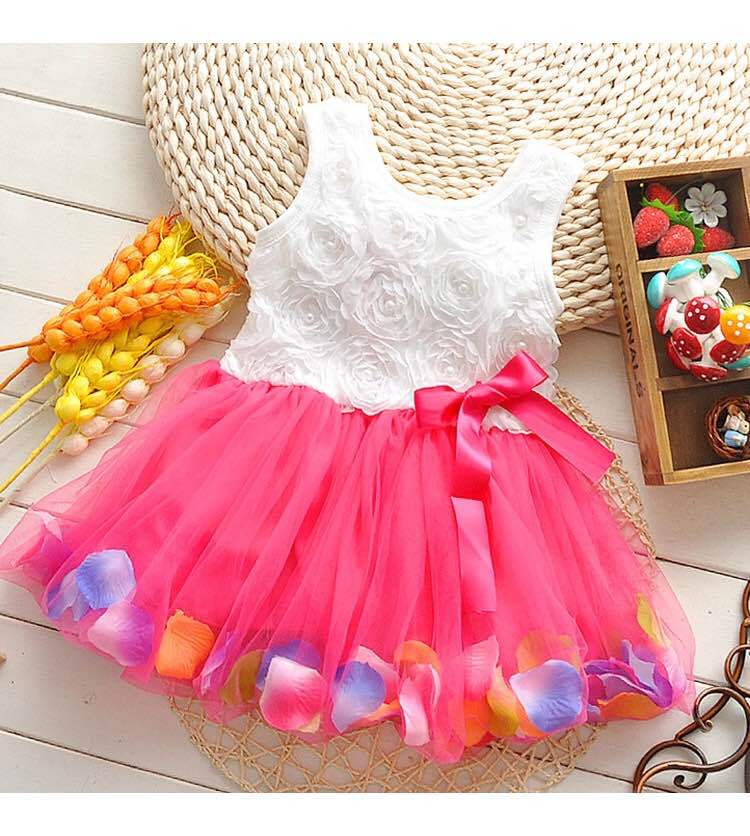 New summer style sleeveless dress for little girls with petal-shaped hem. Girl's children's dress. Girl's tulle dress