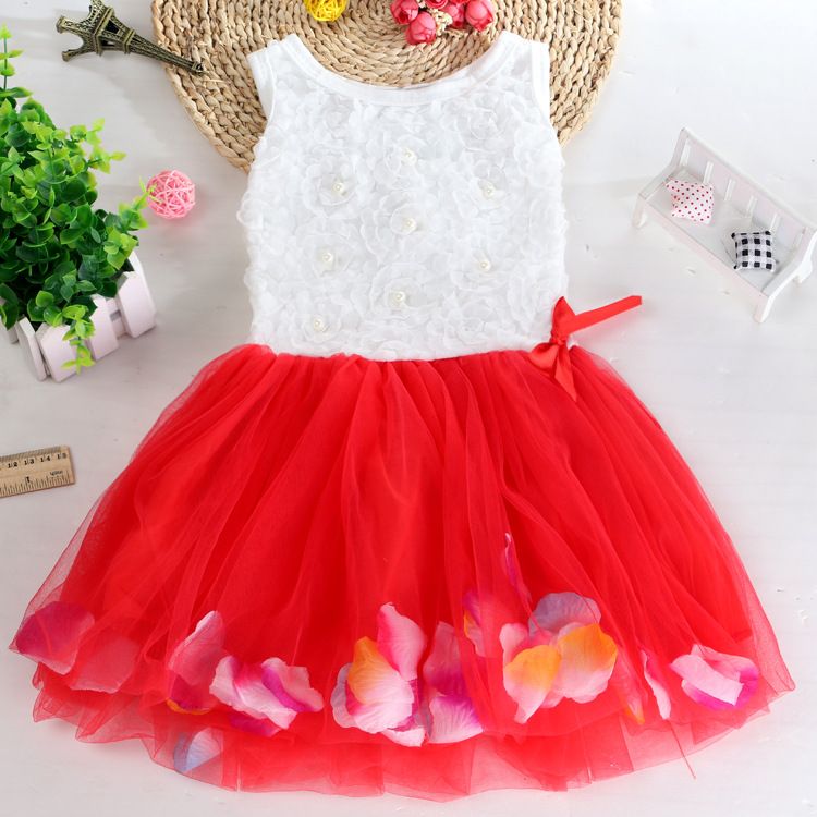 New summer style sleeveless dress for little girls with petal-shaped hem. Girl's children's dress. Girl's tulle dress