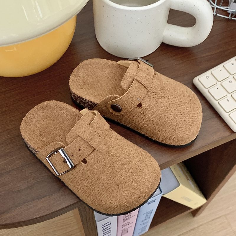 Fashion children's cork shoes are comfortable and non-slip for boys and girls in summer. Baotou semi-slippers are retro and wear sandals wholesale.