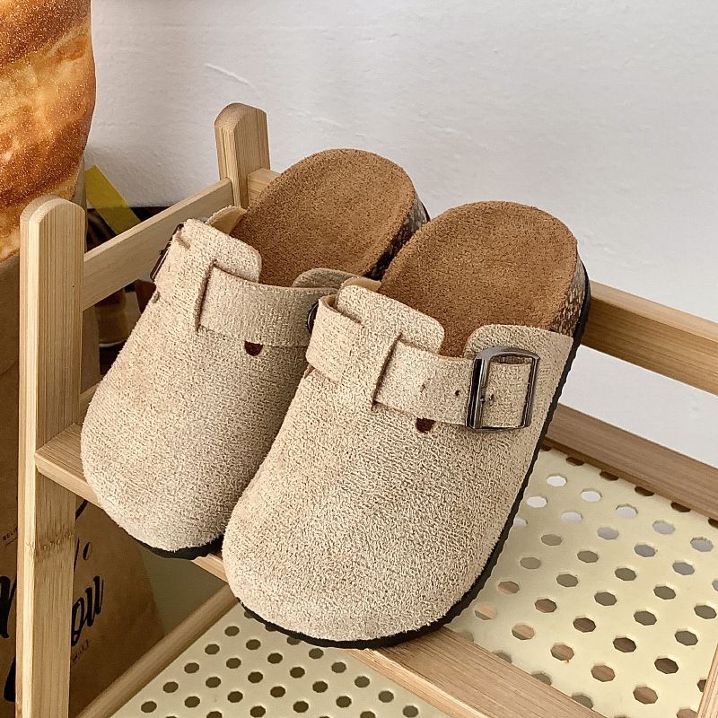Fashion children's cork shoes are comfortable and non-slip for boys and girls in summer. Baotou semi-slippers are retro and wear sandals wholesale.
