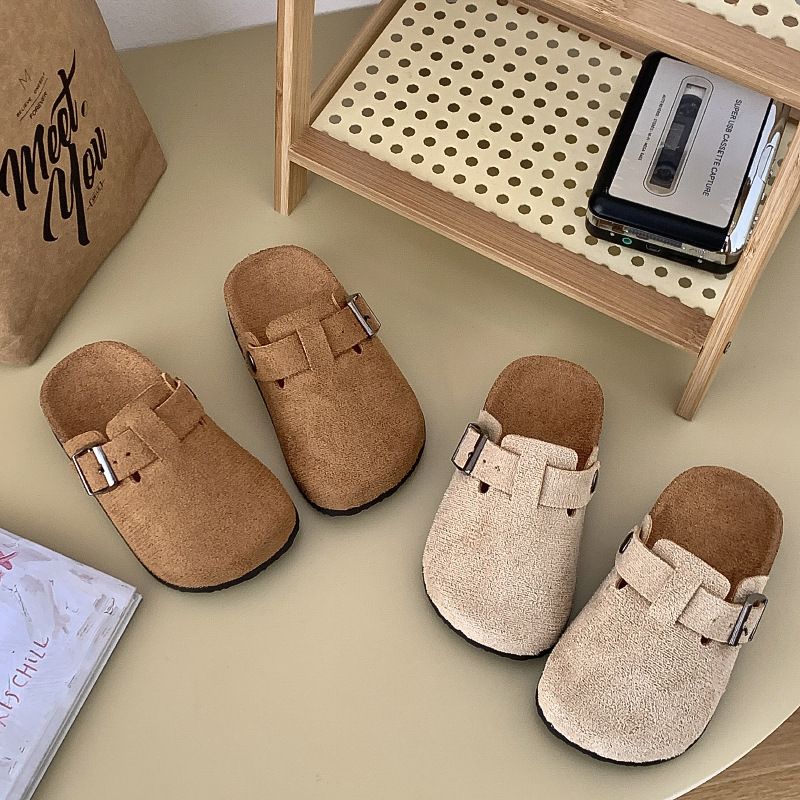 Fashion children's cork shoes are comfortable and non-slip for boys and girls in summer. Baotou semi-slippers are retro and wear sandals wholesale.