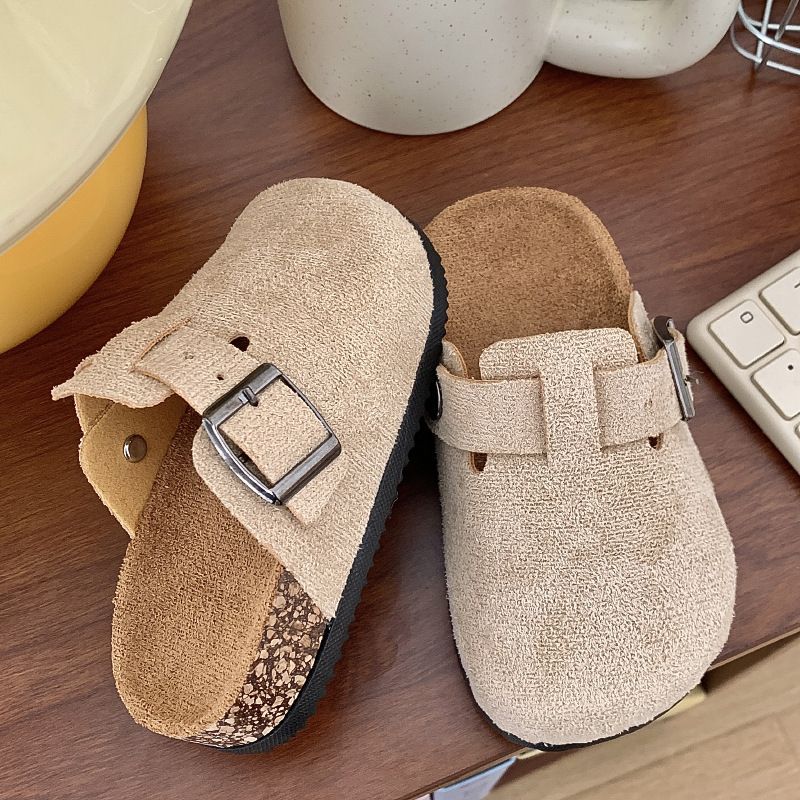 Fashion children's cork shoes are comfortable and non-slip for boys and girls in summer. Baotou semi-slippers are retro and wear sandals wholesale.