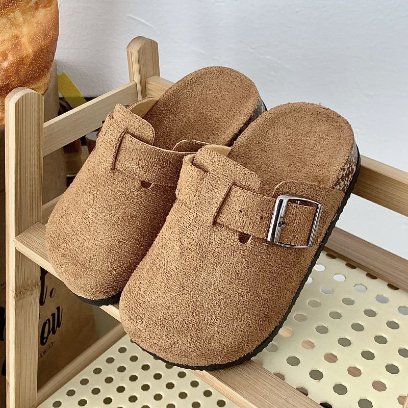 Fashion children's cork shoes are comfortable and non-slip for boys and girls in summer. Baotou semi-slippers are retro and wear sandals wholesale.