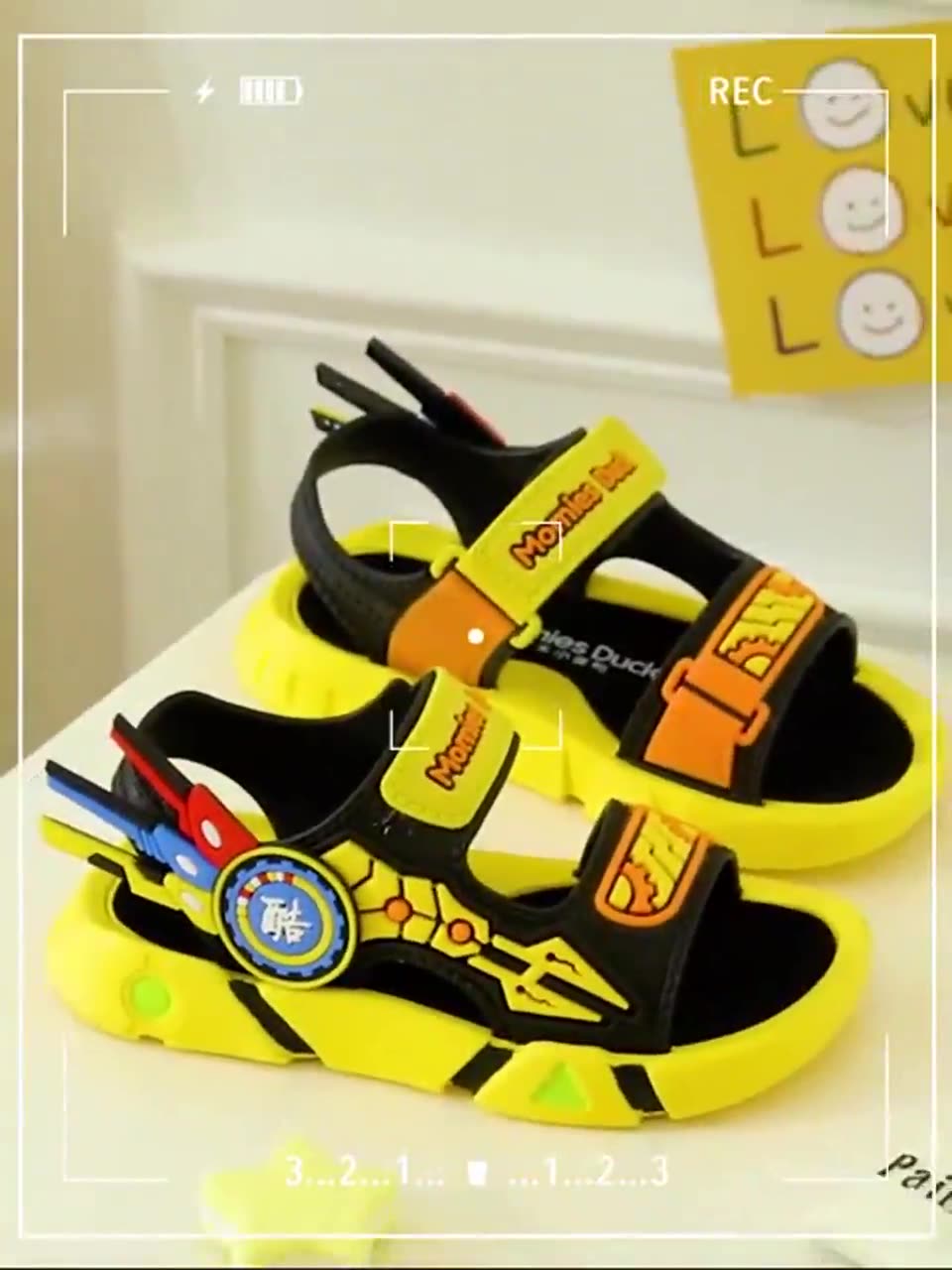 2025 new summer boy sandals summer light and handsome wear-resistant soft-soled boys beach shoes children's shoes