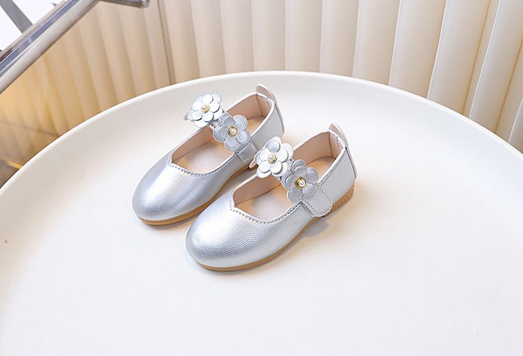 New girls' leather shoes party shoes children's performance shoes white students' single shoes etiquette flower girl school shoes with soft soles and tendons are comfortable.